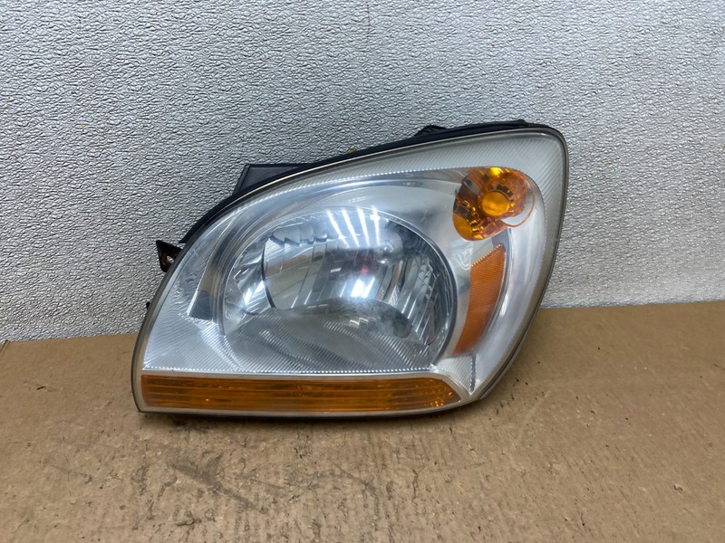 2005 to 2006 Kia Sportage Left Driver LH Halogen Headlight OEM Z9586 DW