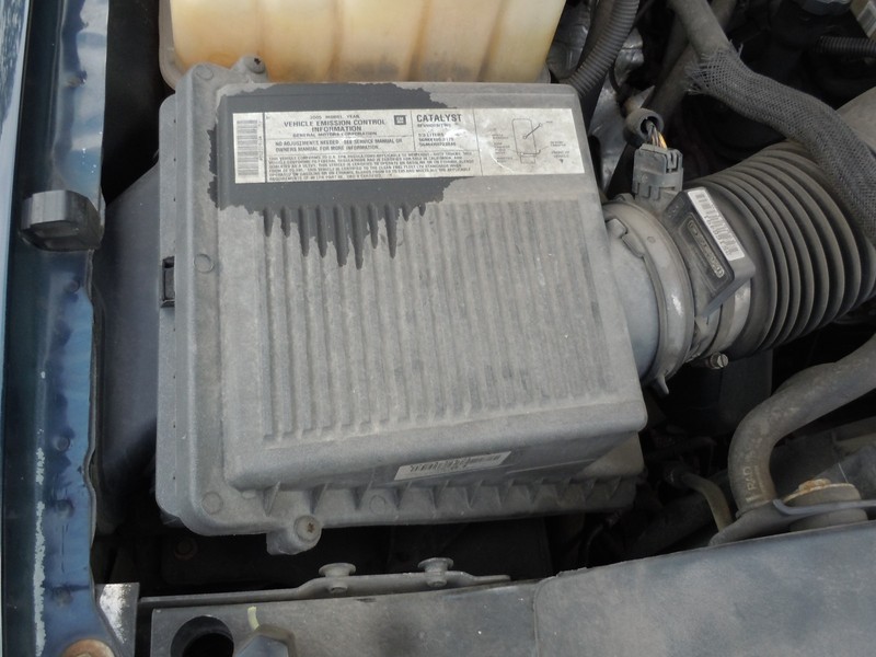 03-06 Chevrolet Suburban Air Cleaner Housing Box & Snorkel W/O High Capacity OEM