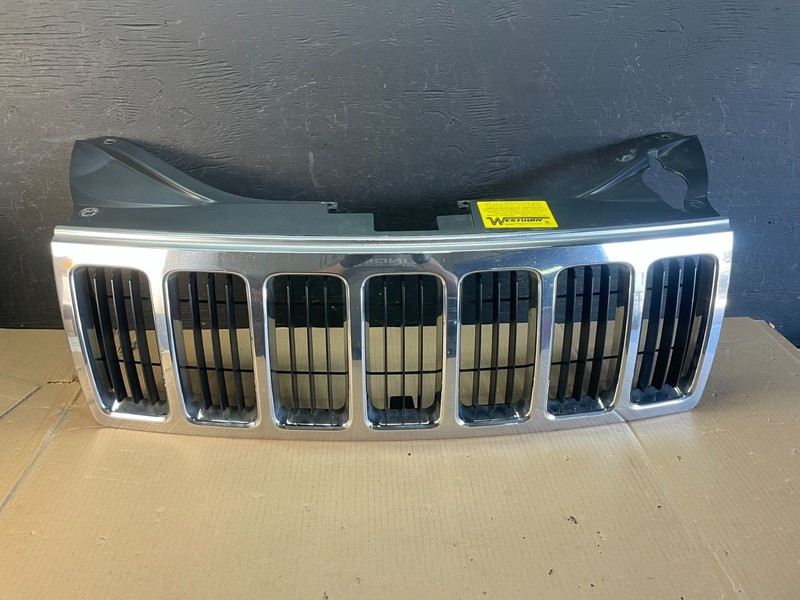 2008 2009 2010 Jeep Grand Cherokee Front Upper Grill Grille OEM AE3581 DG