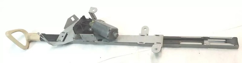 03-09 Mercede W209 CLK500 CLK550 Front Right Side Seat Belt Feeder Motor OEM