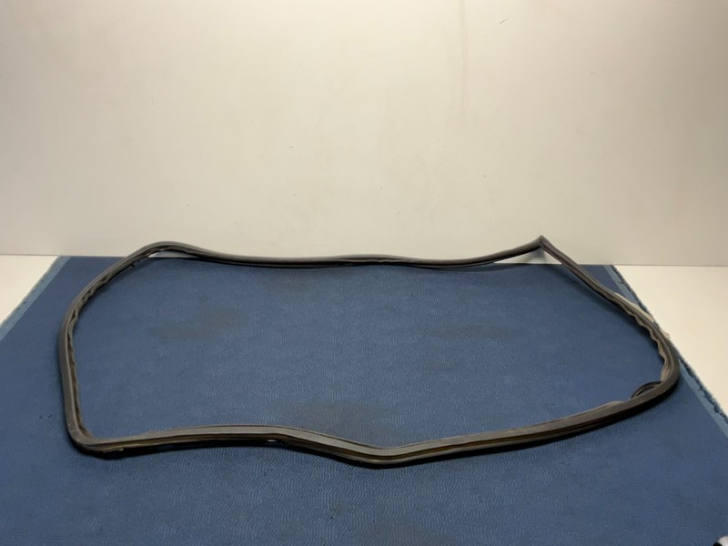 85-91 BMW E30 3-Series Sedan 4dr Right Front Passenger Door Seal Weatherstrip
