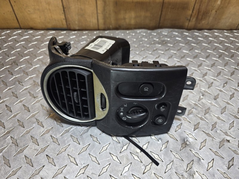 03 - 09 GMC ENVOY DASH MOUNTED HEADLIGHT SWITCH WITH AIR VENT