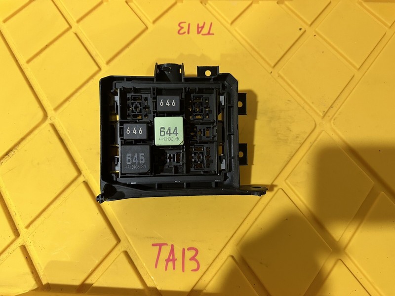 2011-2014 VW TOUAREG UNDER DASH CABIN FUSE RELAY BOX 7P0937149 OEM