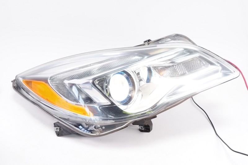 BUICK REGAL Right RH Headlight Headlamp HALOGEN OEM 2014 - 2017