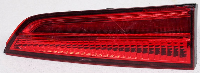 OEM Honda Pilot Right Passenger LED Tail Lamp 34150-TG7-A01 Lens Chips Crack