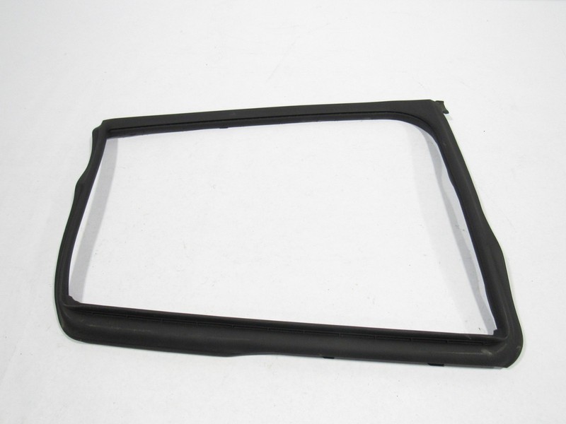 Porsche Panamera 4 2017 Rear Right Door Window Outer Seal Guide 17-23 :O