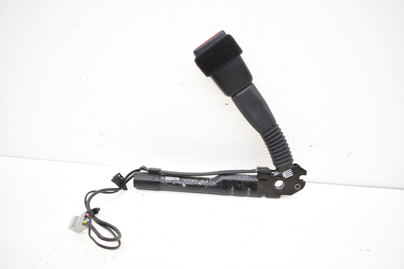 2007 BMW E90 328xi Front Right Passenger Seat Belt Buckle Clip OEM KW61