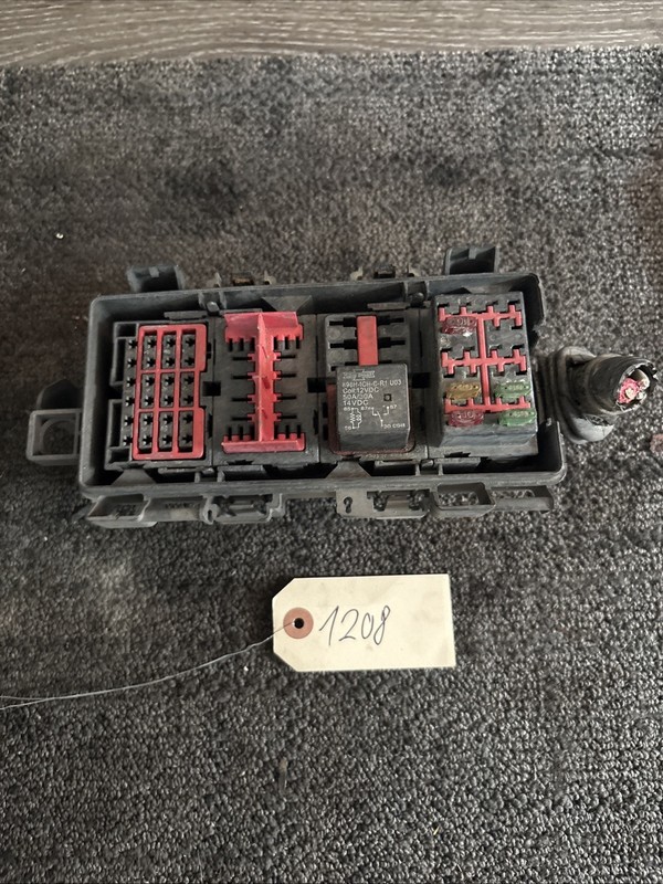 Freightliner CASCADIA Fuse Box - Used