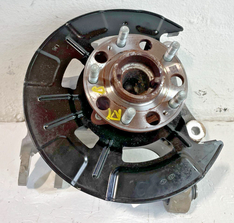 2021-2025 HYUNDAI SANTA FE FWD REAR LEFT SPINDLE KNUCKLE W/ WHEEL HUB # 104435