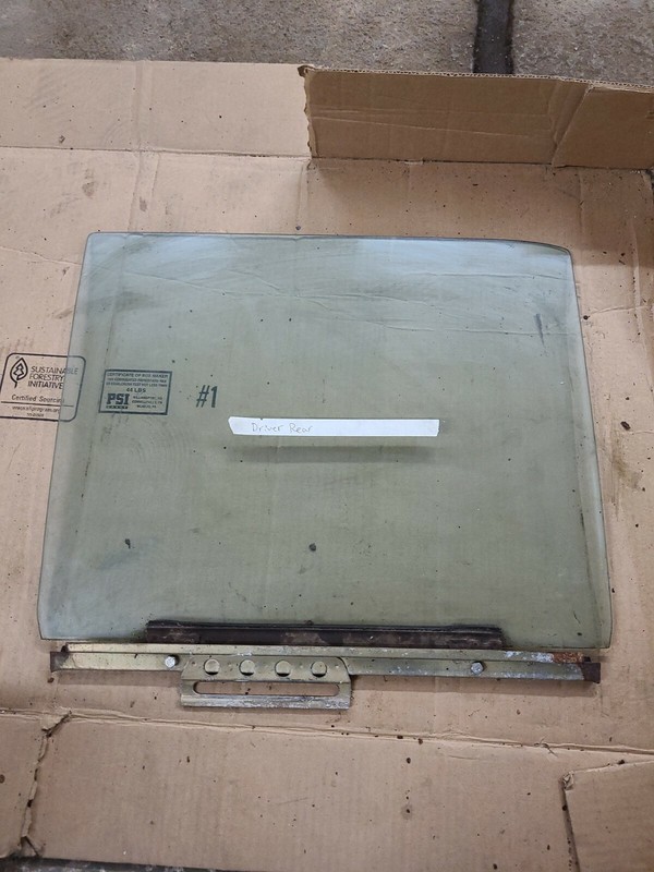 MERCEDES BENZ 220 D/8W115 LEFT REAR WINDOW GLASS