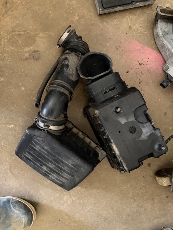 03-05 CHRYSLER PT CRUISER TURBO OEM AIR INTAKE CLEANER FILTER HOUSING ASSEMBLY