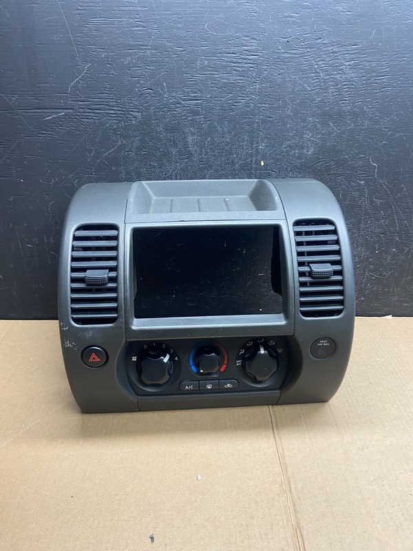 2005-2008 Nissan Pathfinder Radio A/C Heat Temperature Climate Control AE4216 DG