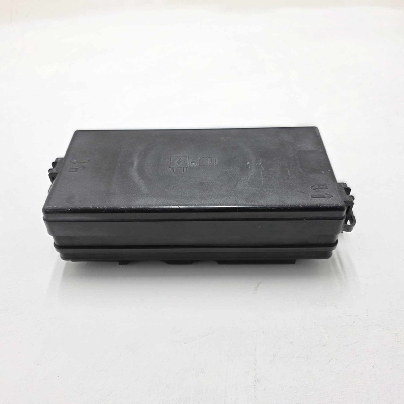 Ford Freestar Engine Fusebox Relay Junction Block 2004 P/N 3F2T14K001AK