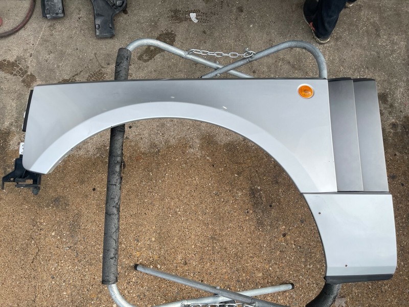 03-05 Range Rover HSE L322 FRONT LEFT DRIVER SIDE FENDER WING Silver 737 OEM