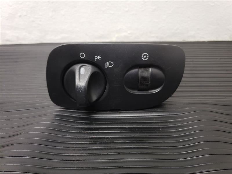 00-02 Ford Expedition Headlamp Switch W/O Fog Lamps OEM YL3Z-11654-AAB