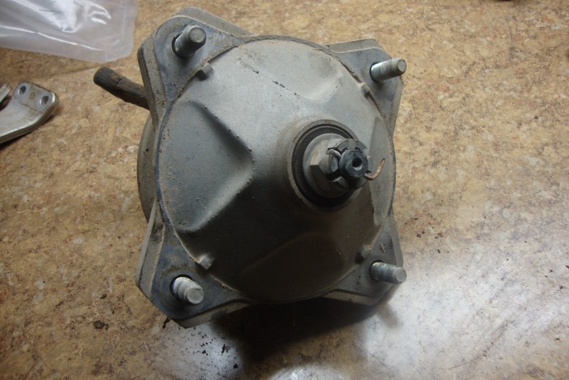 1998 Yamaha Blaster YFS200 YFS 200 Front Spindle Drum Brake Mount Housing Wheel