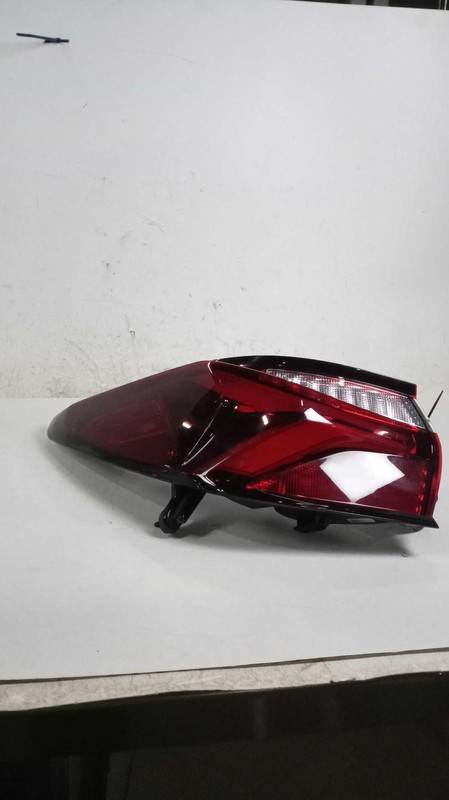 2019 Chevrolet Blazer Left Tail Light Assembly Red 32000 Mi Used OEM Part