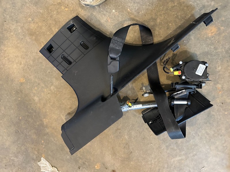 17-23 JEEP CHEROKEE OEM LH DRIVER SIDE FRONT SEATBELT RETRACTOR ASSEMBLY