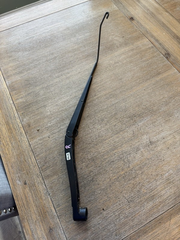 2018-2024 CHEVROLET EQUINOX FRONT RIGHT PASSENGER SIDE WINDSHIELD WIPER ARM OEM
