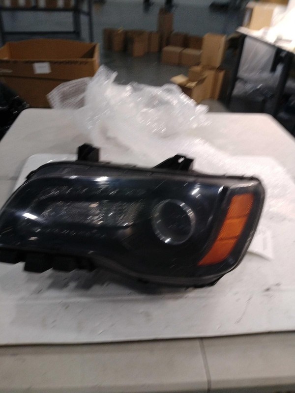 2014 Chrysler 300 Left Headlight Assembly Grey OEM 518994 Used 110K Miles