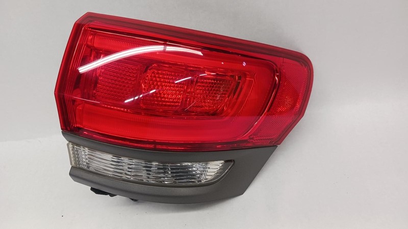 15-'16 JEEP GRAND CHEROKEE Right passenger outer Taillight OEM Grade A!