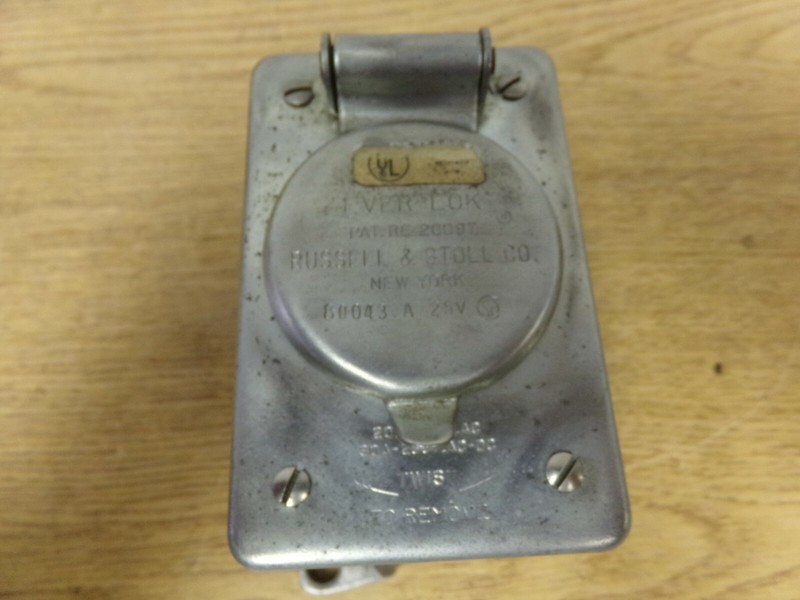 Russell & Stoll 800430A 125V Receptacle *FREE SHIPPING*