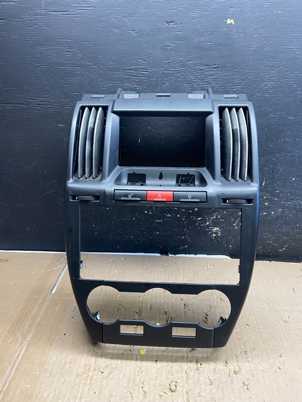 2008-2012 Land Rover LR2 OEM Center Radio Climate Dash Air Vent Bezel ab5581 DG