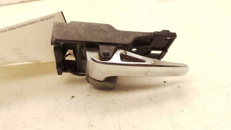 00-04 TOYOTA AVALON XL PASSENGER SIDE REAR INTERIOR DOOR HANDLE