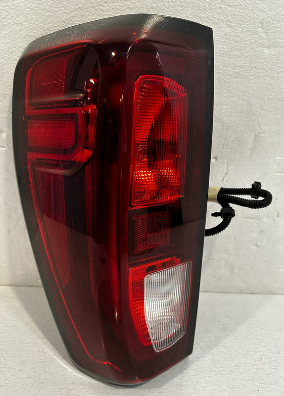 2019-23 GMC SIERRA LH TAIL LAMP ASSY OEM PART# 85105348