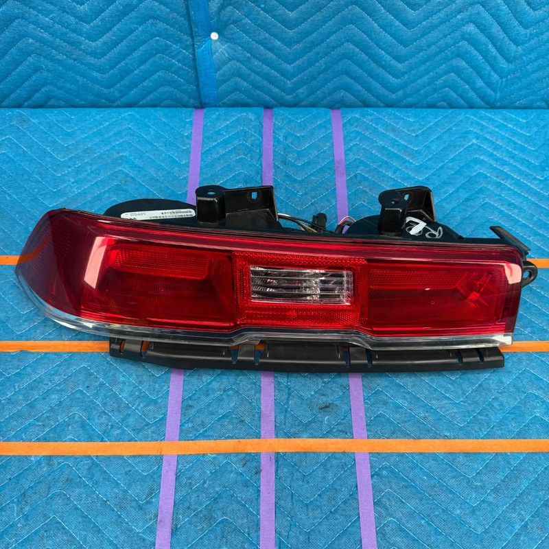 2014–2015 Chevrolet Camaro Rear Left Driver Tail Light 112K OEM