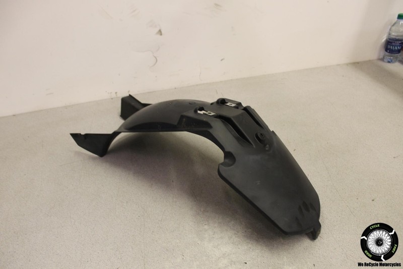 2003 BMW F650CS REAR BACK WHEEL TIRE HUGGER FENDER INNER PLASTIC F 650 CS 03