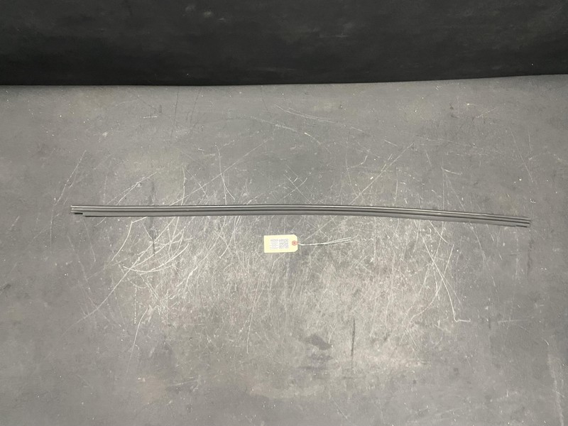 Right Rocker Molding Weatherstrip 2019 Audi S5 Coupe 8W6854868 2018
