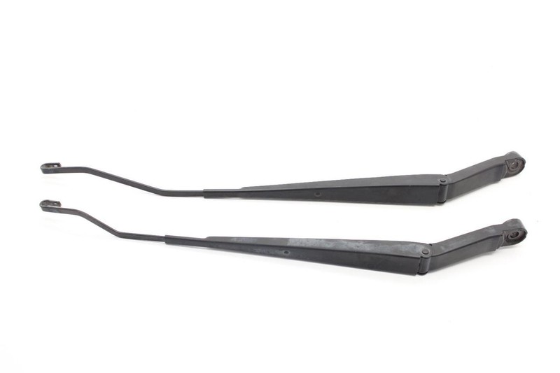 17-24 Nissan TITAN Platinum Pare of Windshield Wiper Arms