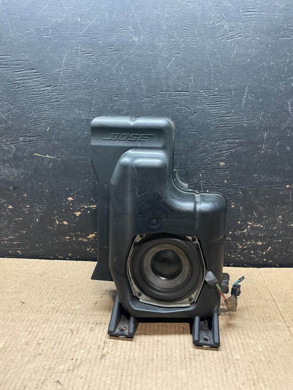 2007 - 2009 Cadillac SRX Subwoofer Bose Speaker OEM Y9553 DG