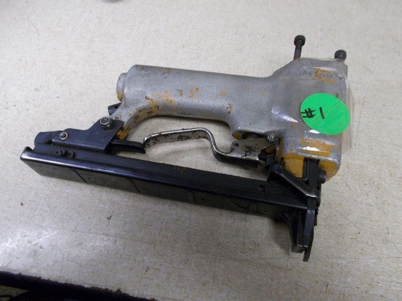 Bostitch Pneumatic Staple Gun Stapler 063536 FOR PARTS OR REPAIR *FREE SHIPPING*