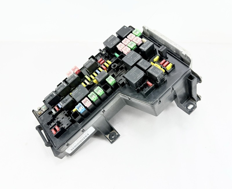 2006-2007 Dodge Dakota 4.7L V8 Under Hood Engine Fuse Box 04692092AE w/ ABS OEM