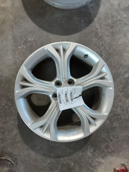 19 2019 Chevy Cruze Wheel Rim 17x7-1/2 5 Split Spoke Painted Silver Option RSE
