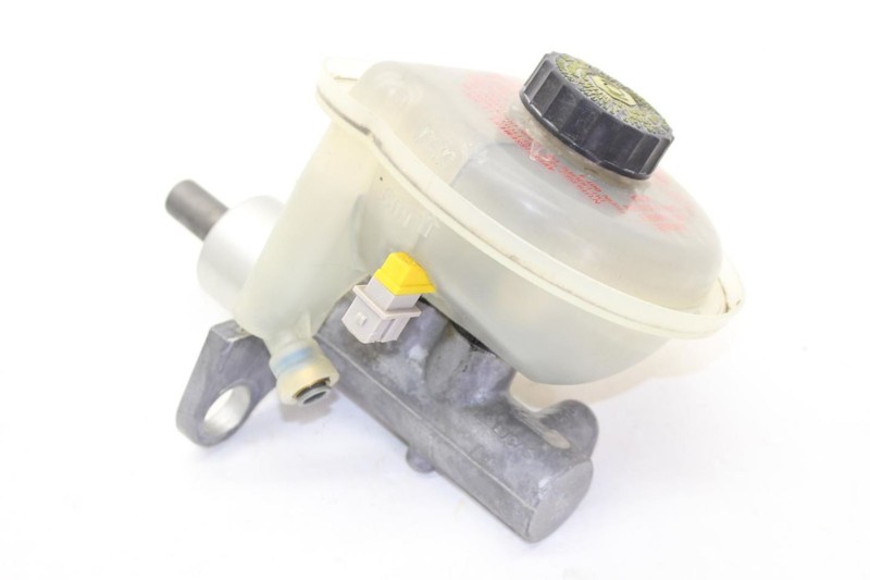 00-04 Porsche 911 Carrera 4 Brake Master Cylinder 99635501342