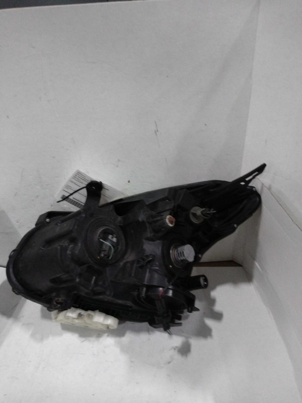 2014 Nissan Rogue Right Headlight Assembly Blue 7885019 Used 157K Miles