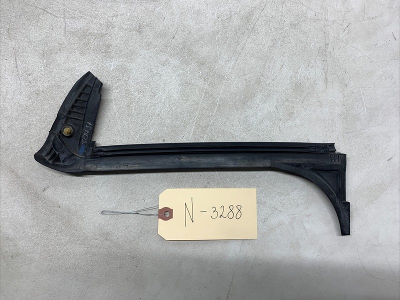 2020-2022 TESLA MODEL Y rear door window quarter seal rubber 1497715-00 3288 B44