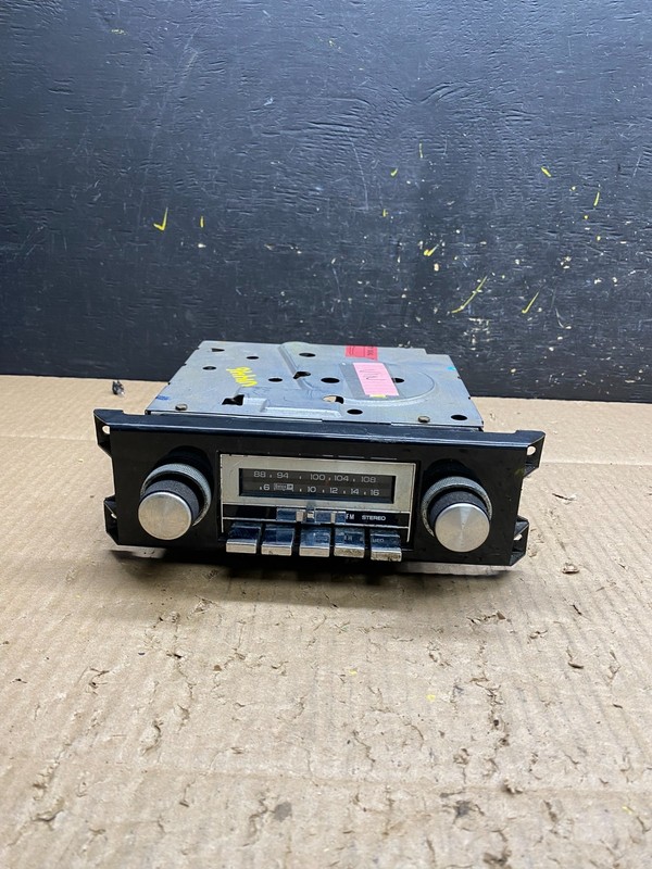 1984 Pontiac Grand Prix Radio AM FM V1446 PS
