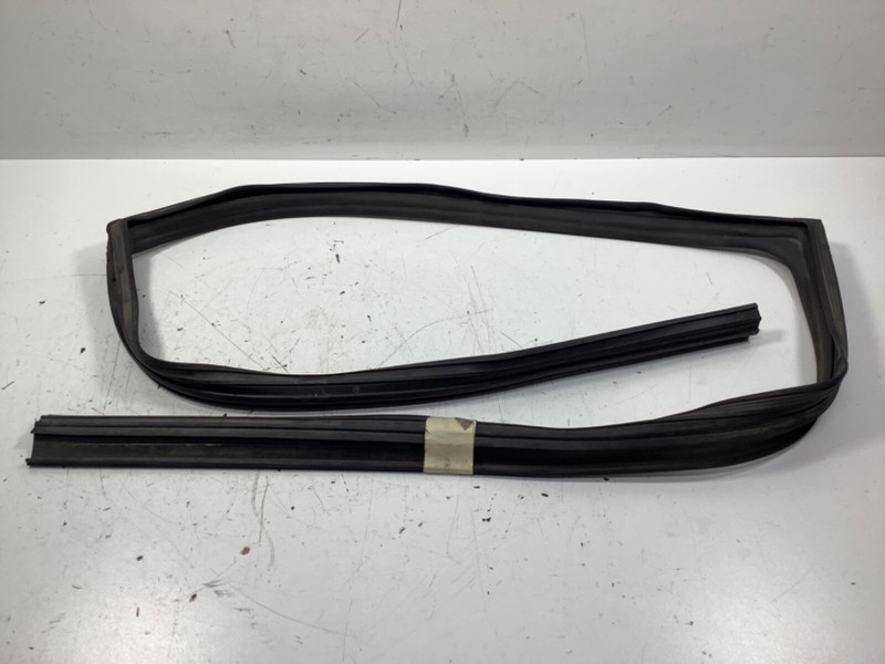 96-04 Acura RL Right Rear Door Channel Run Molding 72735-SZ3-003 OEM
