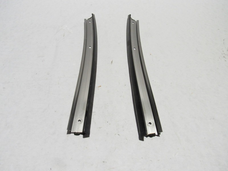 Fiat 124 Spider 2018 Front Left Right Windshield Seal Mount Bracket 15-20 *