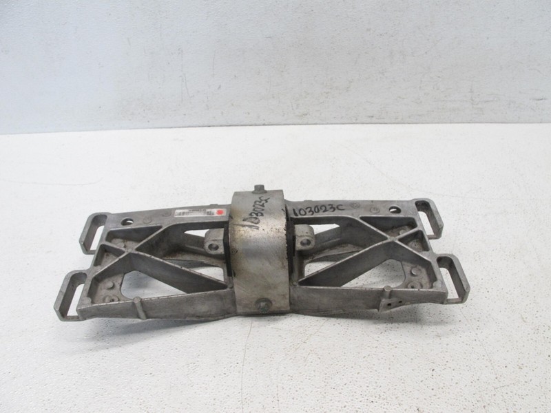17 2017 JAGUAR X760 XE 2.0 3.0 RWD TRANSMISSION CROSSMEMBER BRACKET OEM 103023C