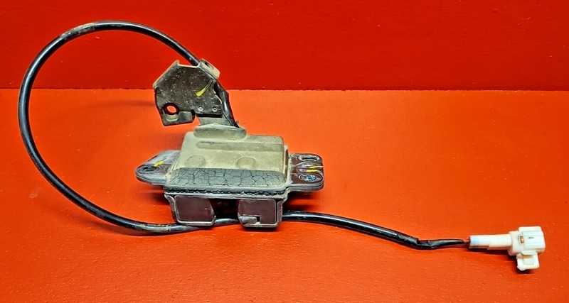 1996 - 2002 Toyota 4Runner REAR Hatch Liftgate Latch Lock Actuator 69350-35020