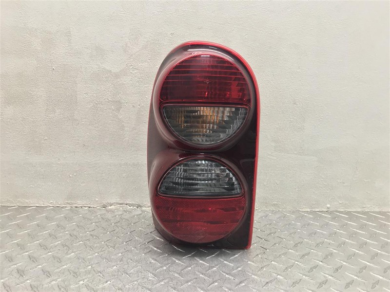 2005-2007 JEEP LIBERTY DRIVER LEFT TAIL LIGHT LAMP OEM 55157061AG