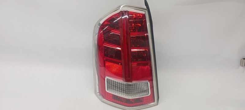 13-'14 CHRYSLER 300 Left driver Taillight w/o rear fog lights OEM Grade A!