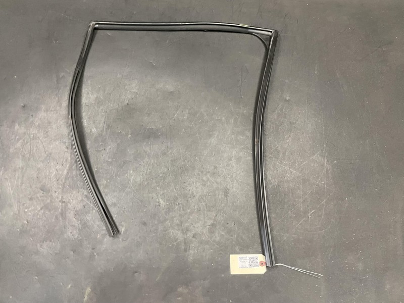 Rear Right Door Window Glass Run Channel 2021 Nissan Sentra 82330-6LE0A 20 - 23
