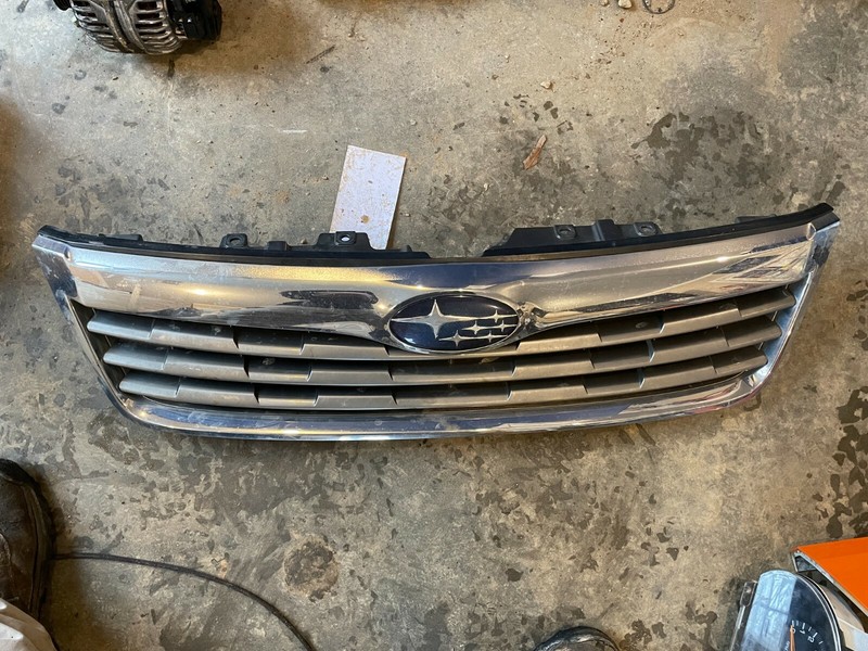 09-10 SUBARU FORESTER OEM CHROME GRILLE ASSEMBLY