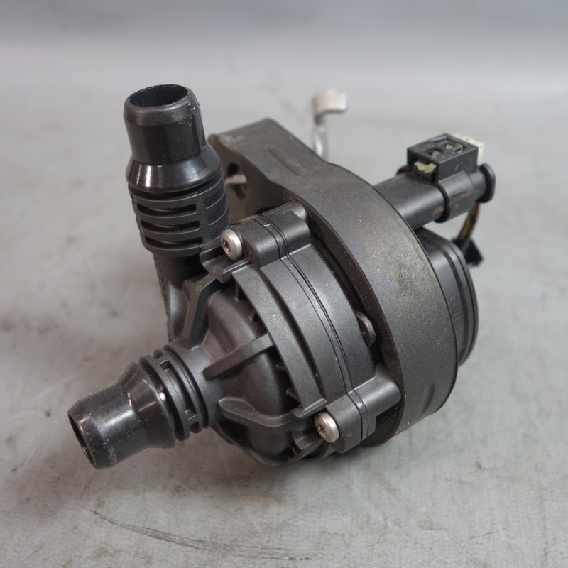 23-25 BMW U11 X1 U10 X2 F74 Auxiliary Water Pump with Bracket OEM